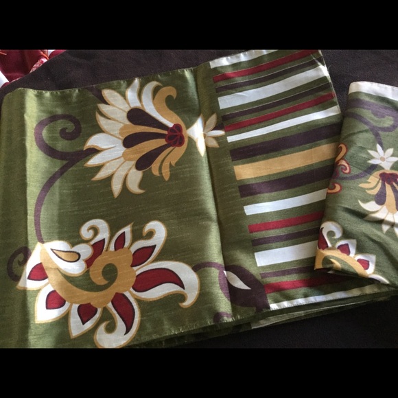 Table runners - Picture 7 of 8